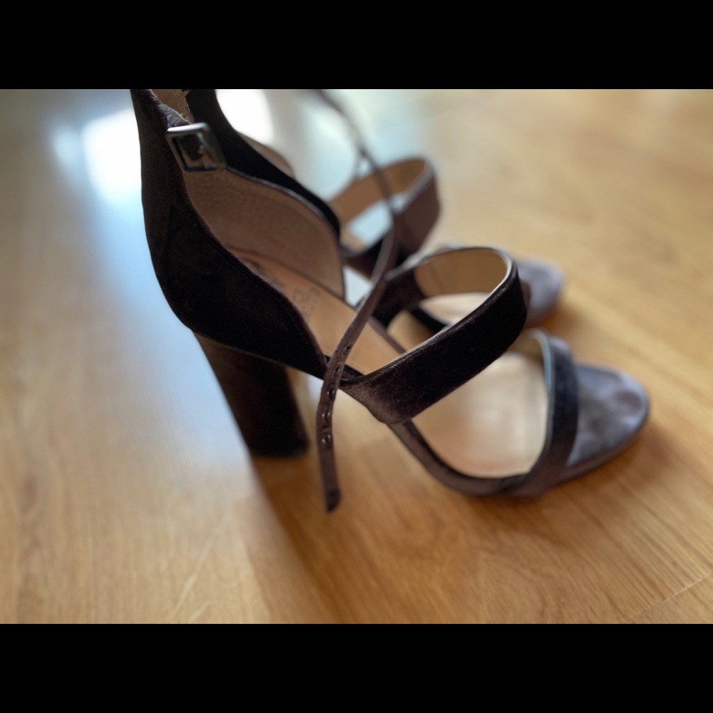 Vince Camino 8.5 open toe ankle strap heels - Picture 5 of 7